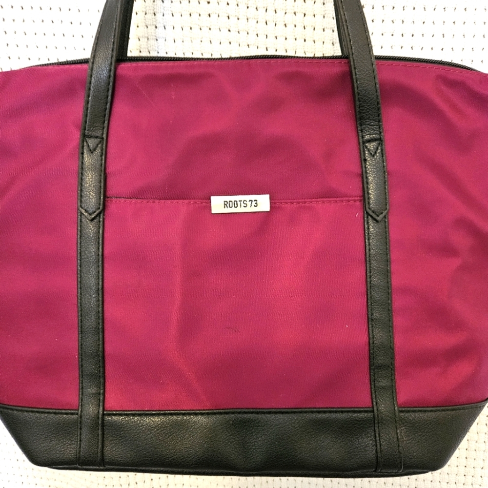 NWOT Roots Women's Burgundy and Black Lunch Or Cooler Tote Bag